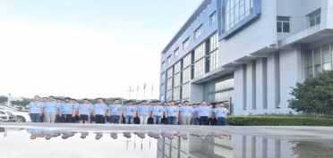 軍訓(xùn)，將我們擰成一股繩